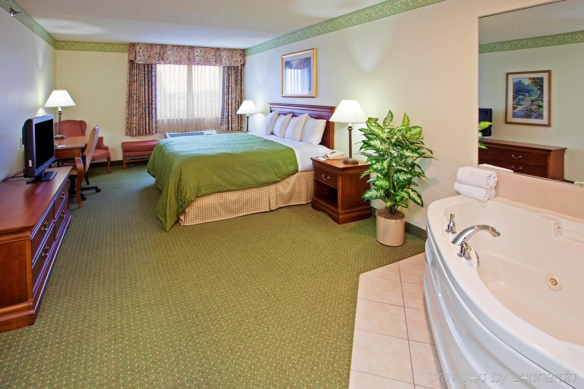 Hotel Baymont By Wyndham Mishawaka South Bend Area Esterno foto